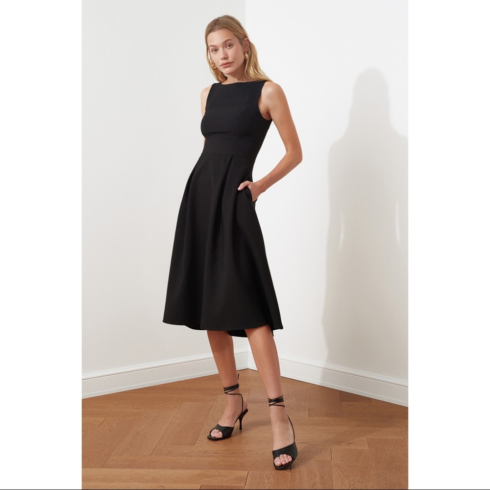 Black Midi boat Neck SleevelessDay and Night Dress